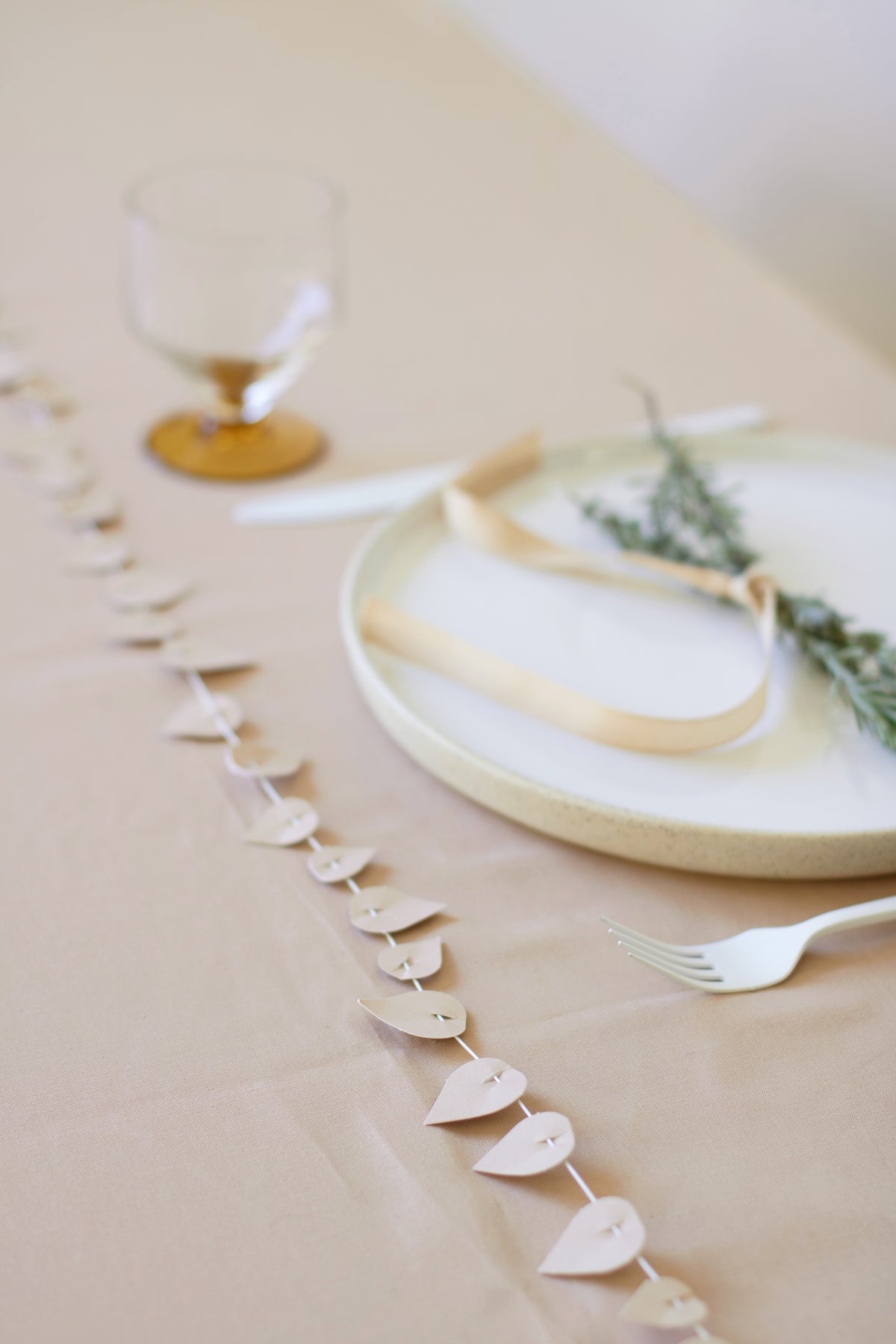 TWIG Blushing Beige – Papierkranz zum Gestalten